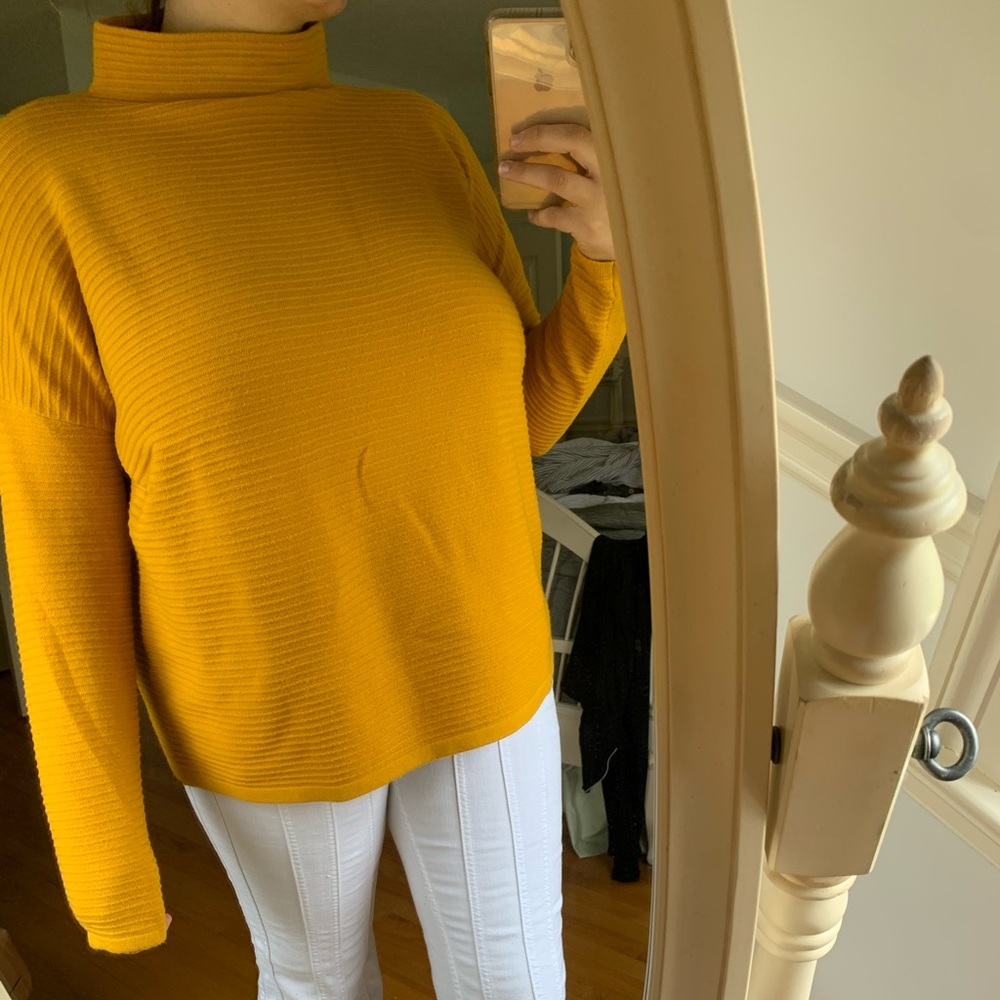 MUSTARD YELLOW SWEATER